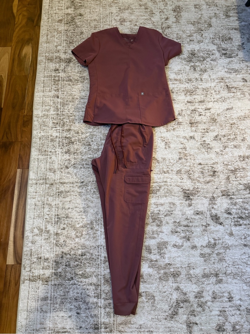 Fabletics Women's Scrub Top & Cargo Jogger Set - Dusty Rose